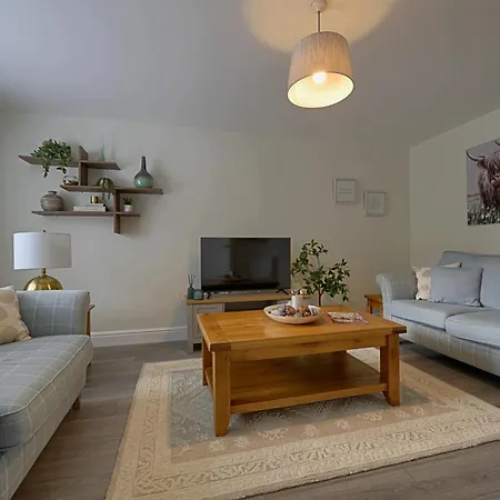 Stylish 3br Yorkshire Base For 6 With Parking Apartment