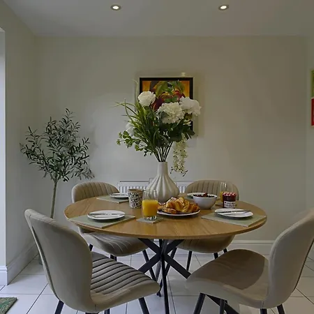 Stylish 3br Yorkshire Base For 6 With Parking
