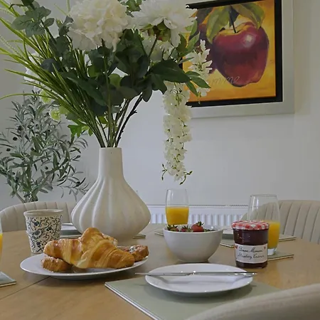 Stylish 3br Yorkshire Base For 6 With Parking Apartment *