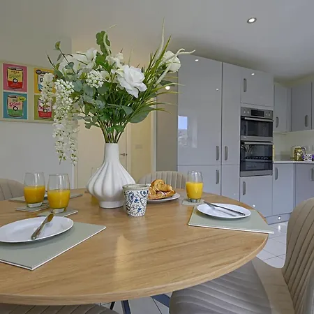 Apartment Stylish 3br Yorkshire Base For 6 With Parking *