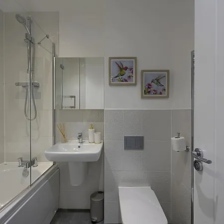 Stylish 3br Yorkshire Base For 6 With Parking Apartment Harrogate