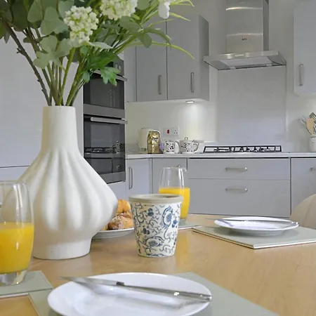 Stylish 3br Yorkshire Base For 6 With Parking *