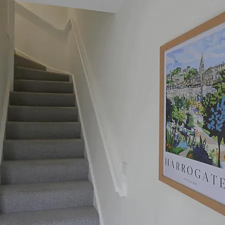 Stylish 3br Yorkshire Base For 6 With Parking Apartment Harrogate