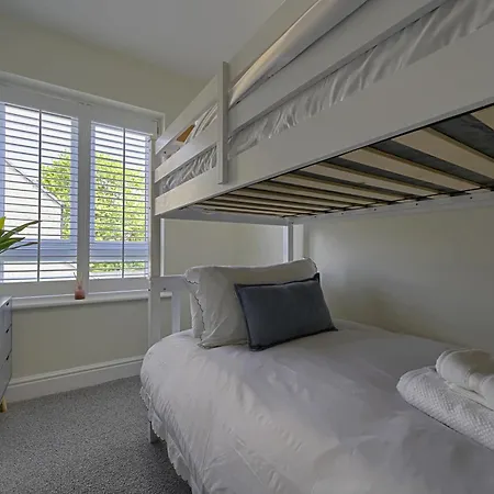 Stylish 3br Yorkshire Base For 6 With Parking