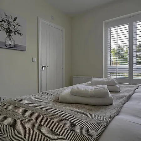 Stylish 3br Yorkshire Base For 6 With Parking Apartment *