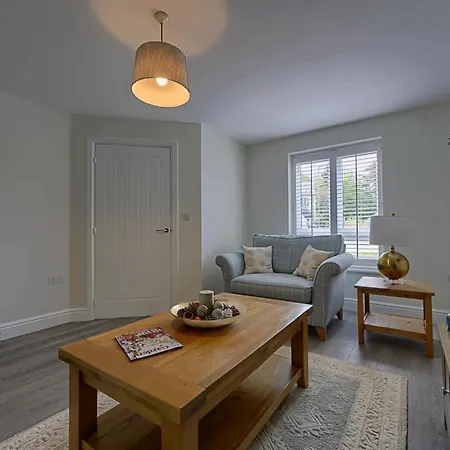 Stylish 3br Yorkshire Base For 6 With Parking Apartment Harrogate