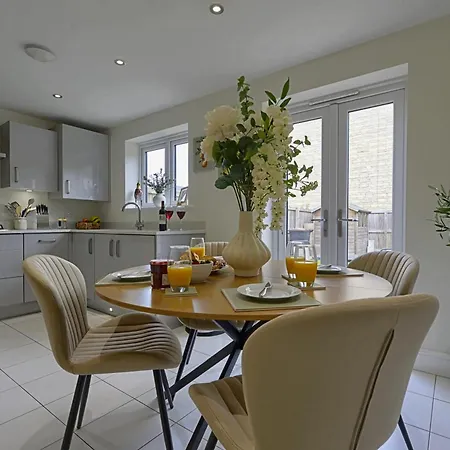 Stylish 3br Yorkshire Base For 6 With Parking Harrogate