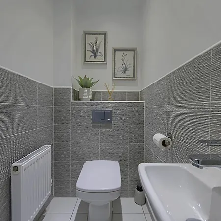 Apartment Stylish 3br Yorkshire Base For 6 With Parking Harrogate