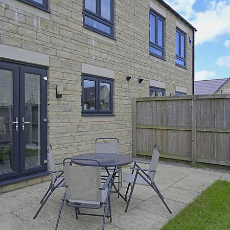 Stylish 3br Yorkshire Base For 6 With Parking Apartment Harrogate