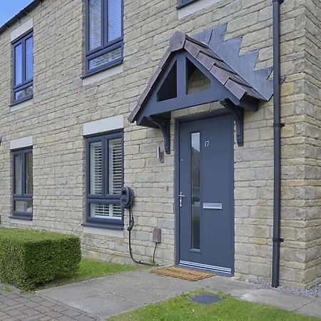 Stylish 3br Yorkshire Base For 6 With Parking Apartment Harrogate